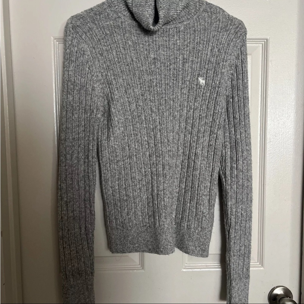 Abercrombie & Fitch Ribbed Mock Turtleneck Medium